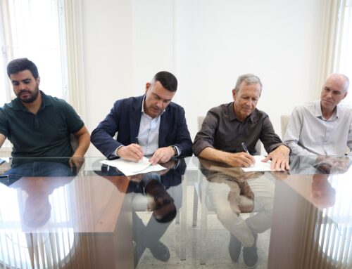 Oswaldo Betancort firma con las empresas contratistas el Acuerdo Marco para la mejora de las redes de abastecimiento y saneamiento de agua