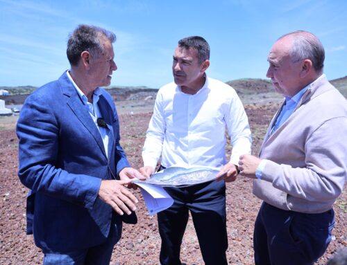 El Cabildo de Lanzarote firma el acta de replanteo que permitirá iniciar las obras de saneamiento en El Golfo
